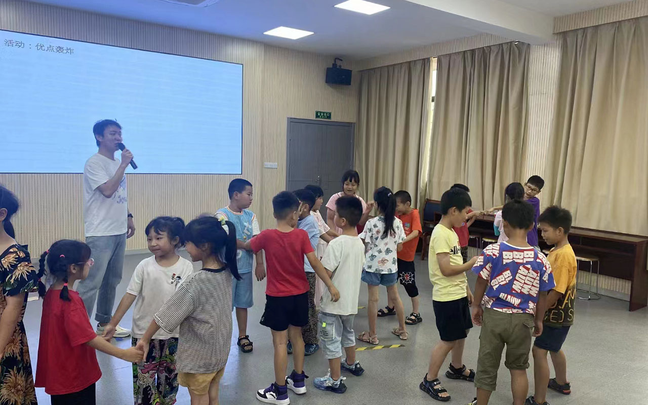 金湾龙观乡中心学校